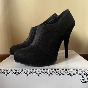 Rampage Black Faux Suede Size 10M